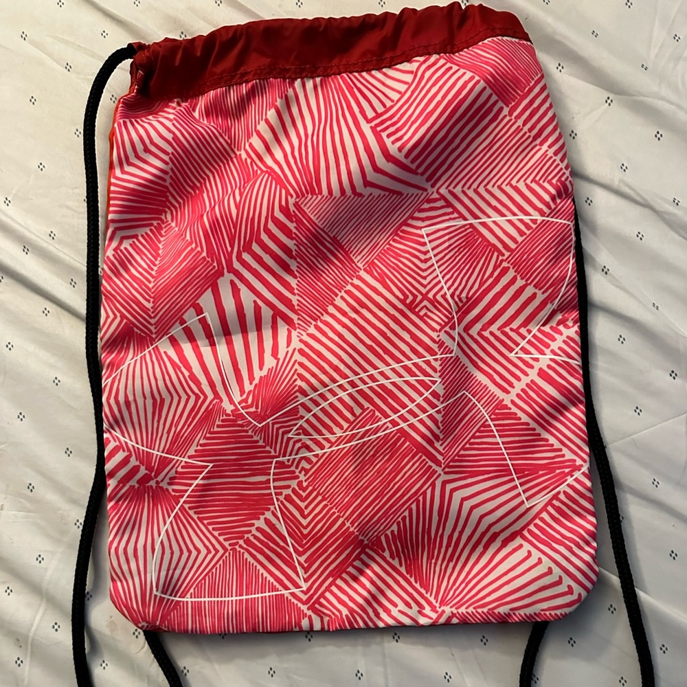 NWOT. Under Armour Cinch Bag